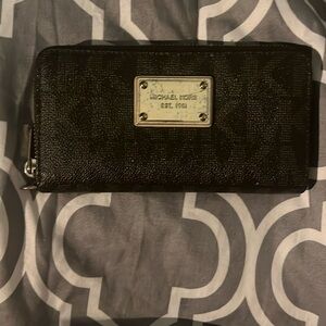 Michael Kors wallet/clutch in very good condition